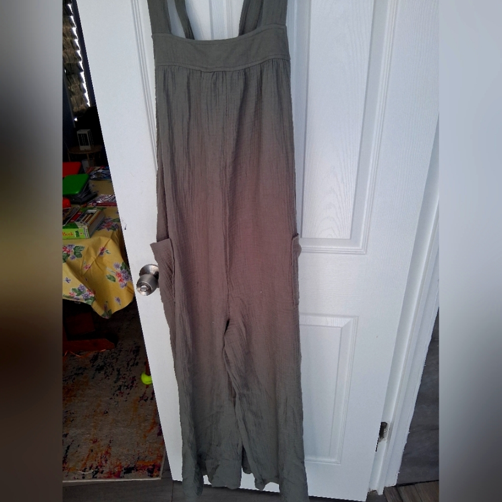 Ces Femme Boutique Airy Lightweight Sleeveless Jumpsuit NWOT Adjustable Straps